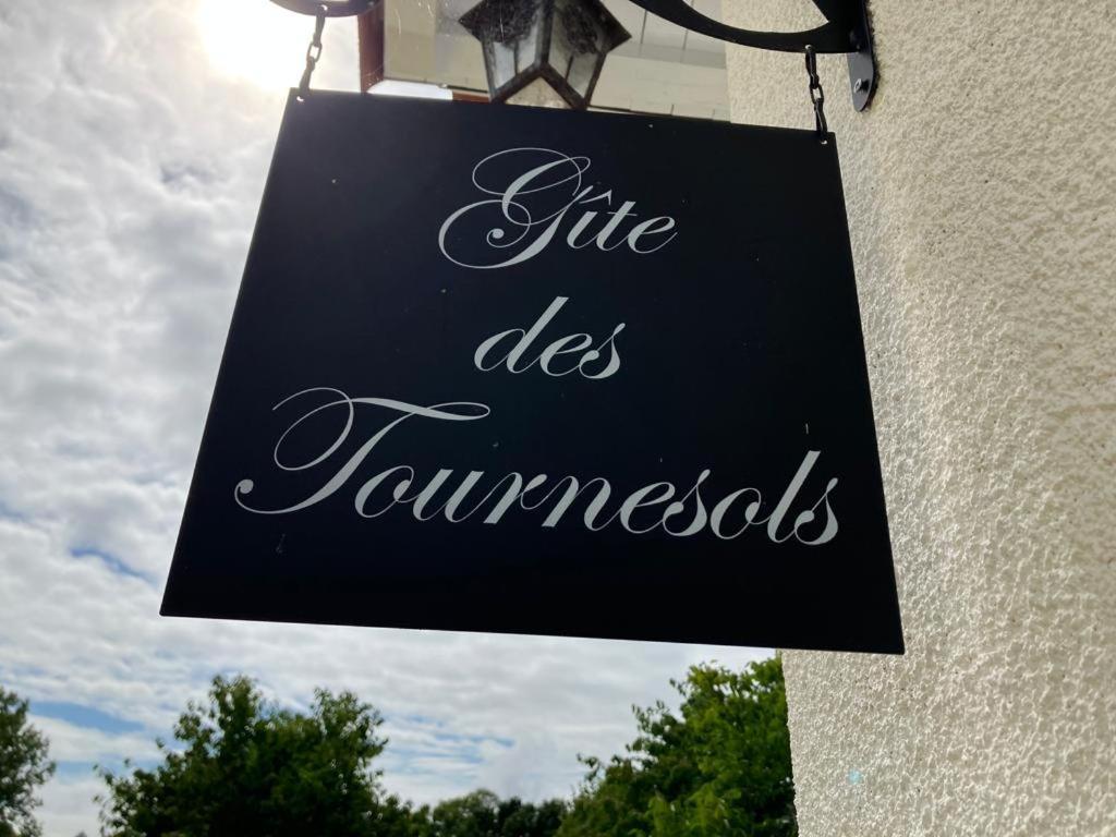 Gite Des Tournesols Oradour-Fanais Buitenkant foto