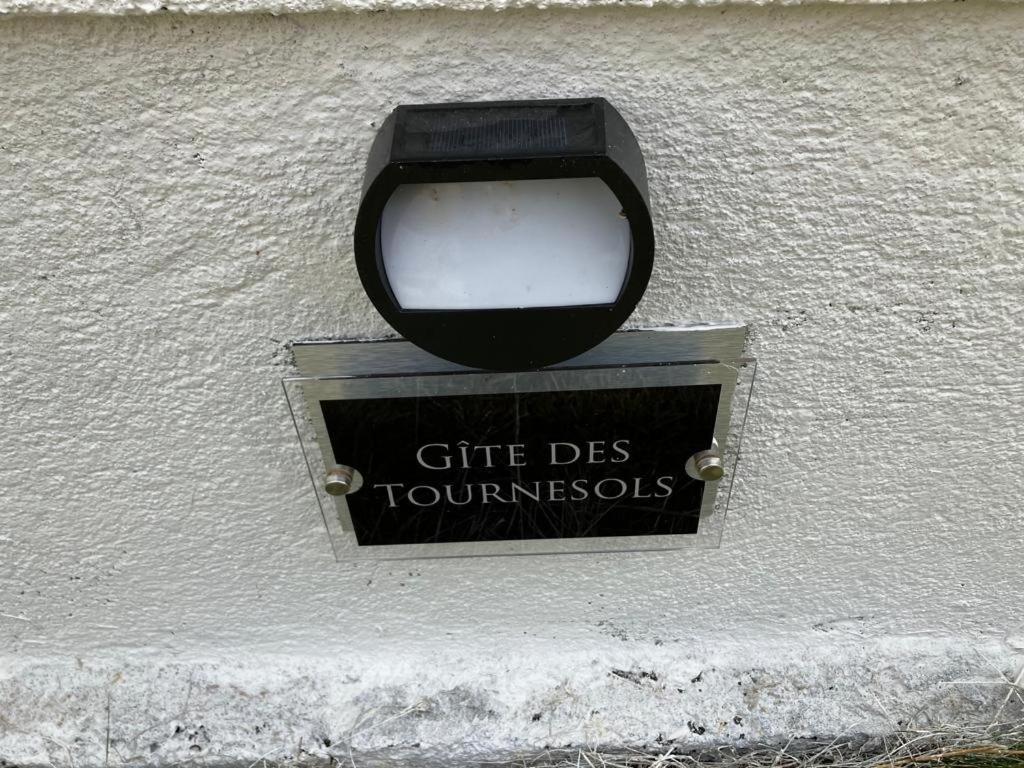 Gite Des Tournesols Oradour-Fanais Buitenkant foto