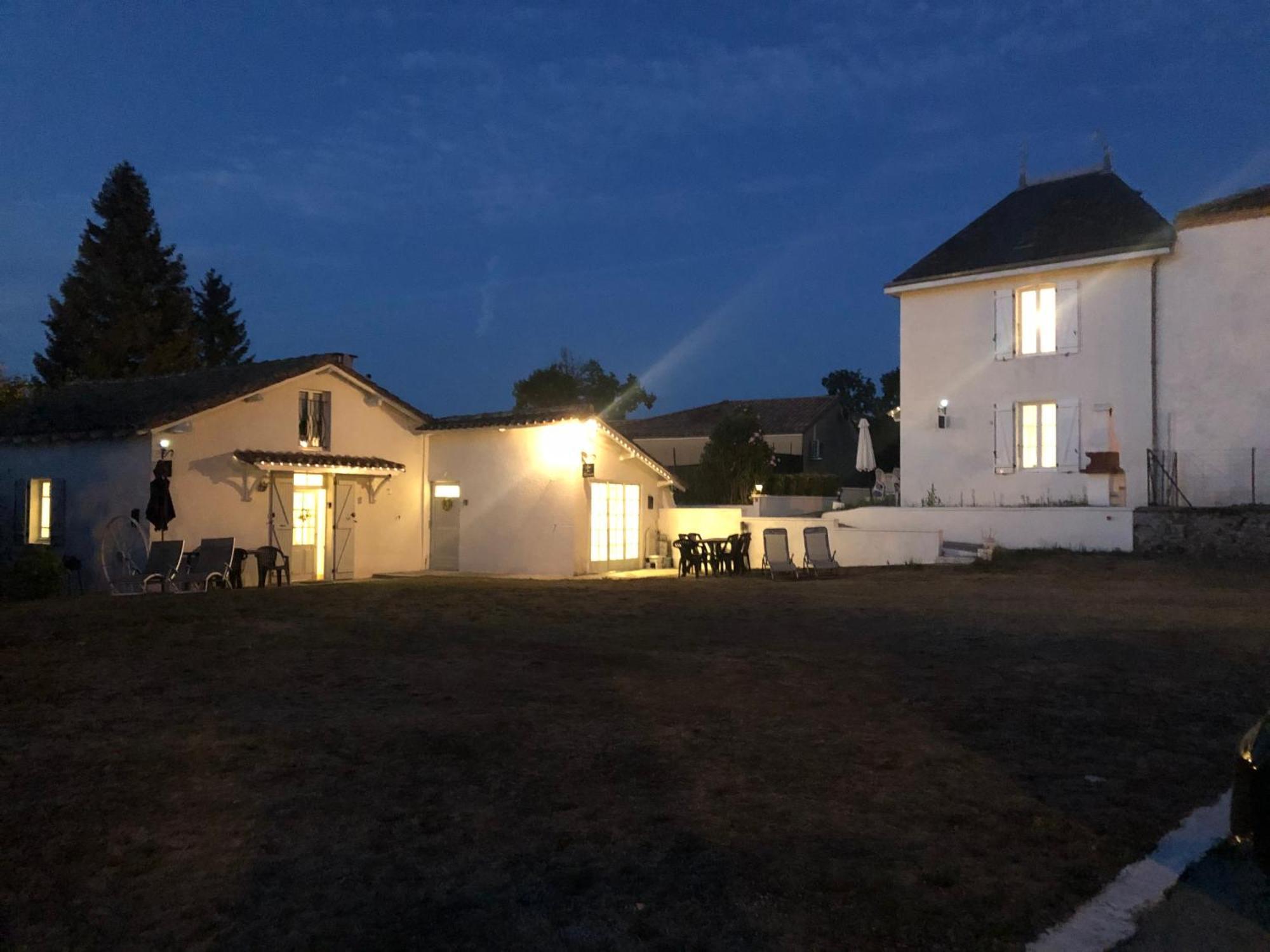 Gite Des Tournesols Oradour-Fanais Buitenkant foto