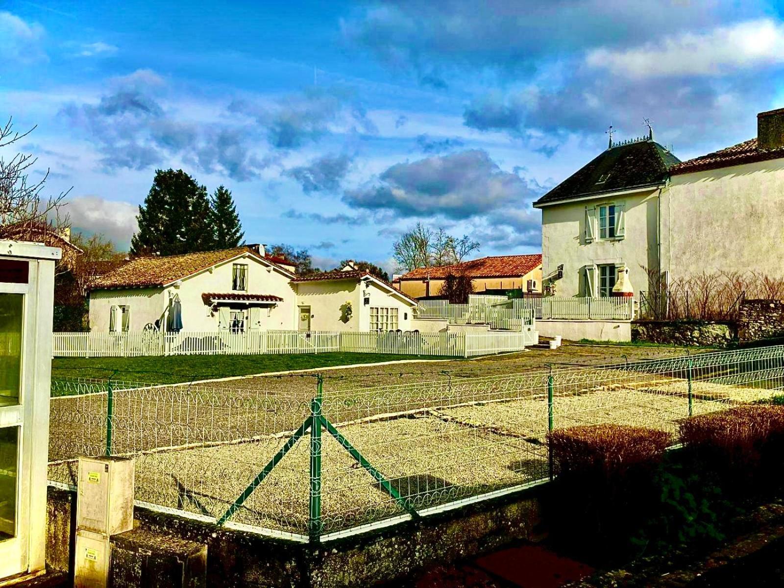 Gite Des Tournesols Oradour-Fanais Buitenkant foto